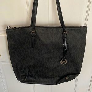 Michael Kors Monogram Pocketbook